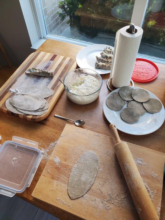 Karelian pies being made