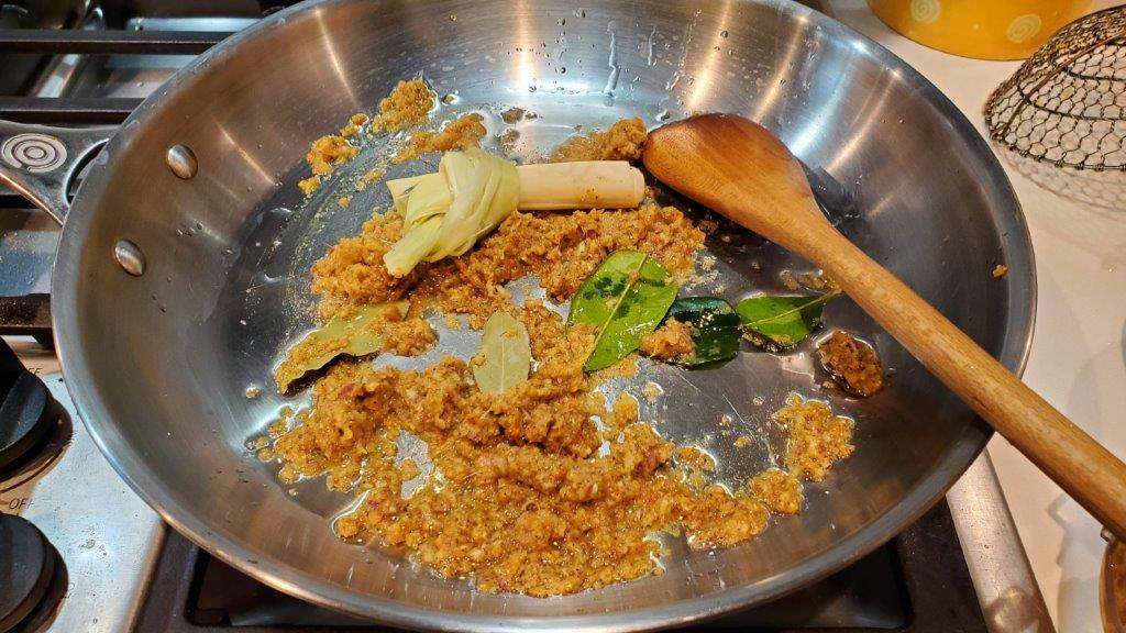 Spice paste frying